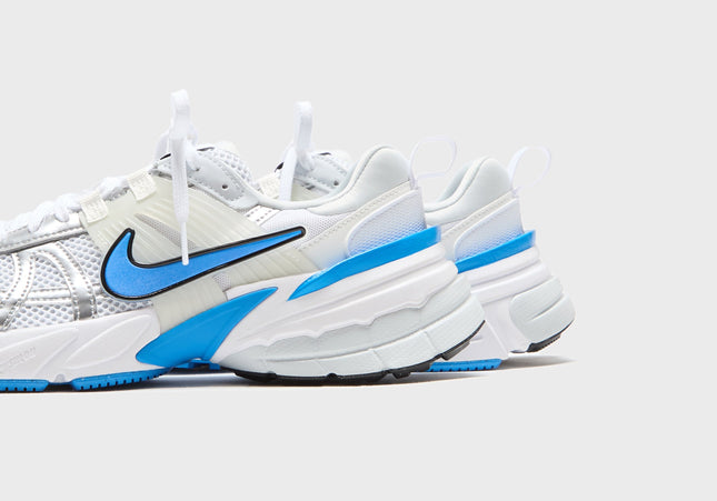 Nike WMNS V2K Run - White / Pure Platinum / Summit White / Light Photo Blue