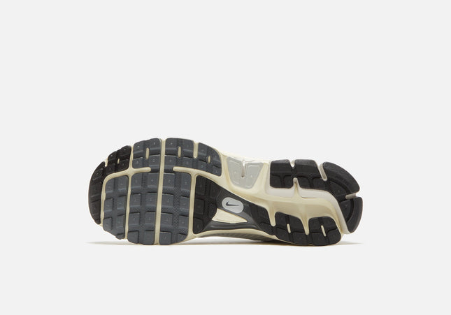 Nike Zoom Vomero 5 - Platinum Tint / Photon Dust