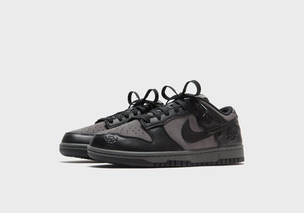 Nike WMNS Dunk Low SE - Iron Grey / Black / Iron Grey