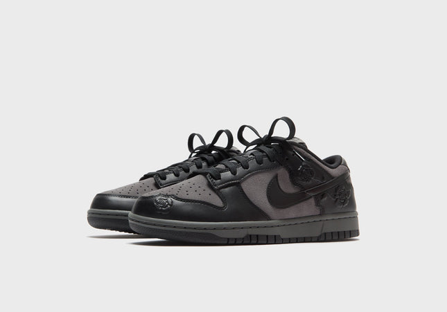 Nike WMNS Dunk Low SE - Iron Grey / Black / Iron Grey