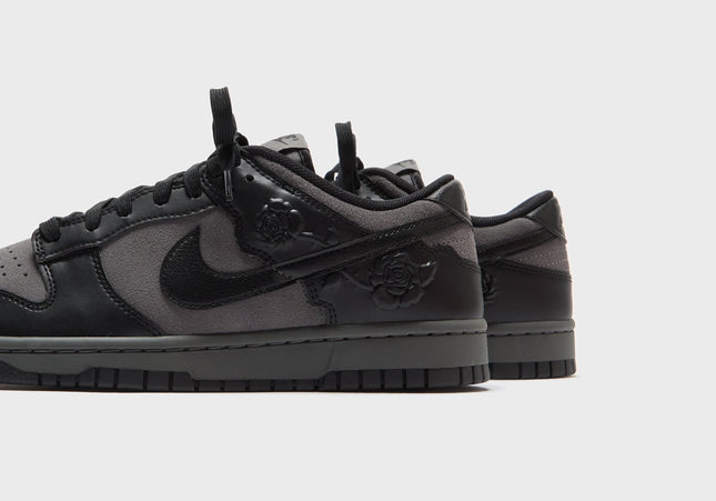 Nike WMNS Dunk Low SE - Iron Grey / Black / Iron Grey