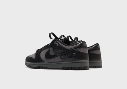 Nike WMNS Dunk Low SE - Iron Grey / Black / Iron Grey