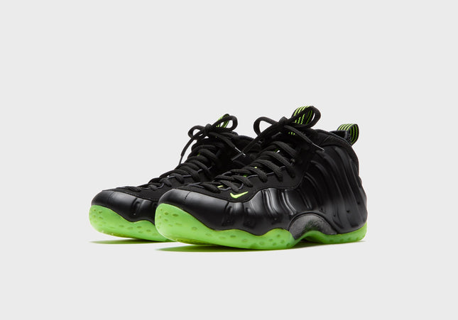 Nike Air Foamposite One - Black / Volt