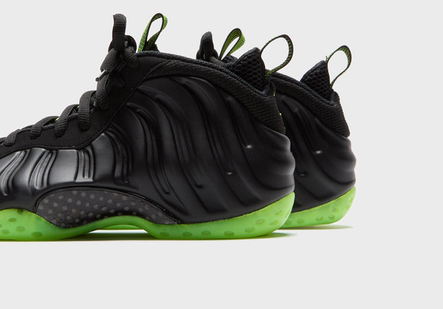 Nike Air Foamposite One - Black / Volt