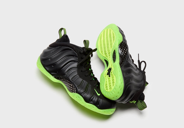 Nike Air Foamposite One - Black / Volt