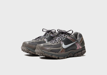 Nike Zoom Vomero 5 - Cave Stone / Metallic Silver