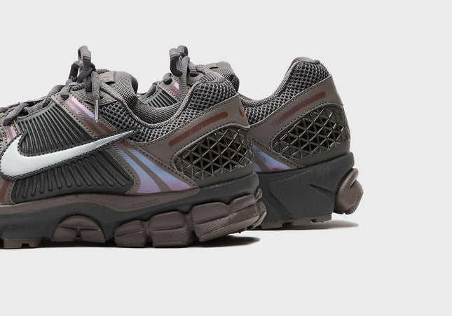 Nike Zoom Vomero 5 - Cave Stone / Metallic Silver