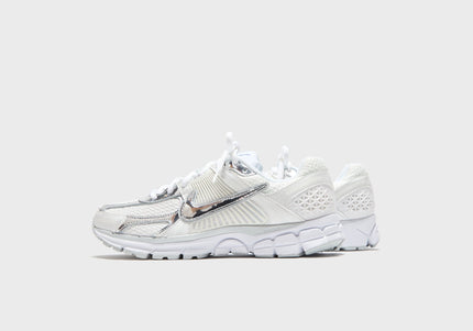 Nike WMNS Zoom Vomero 5 - Metallic White / Metallic Silver / Summit White