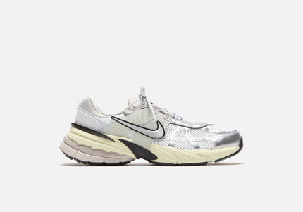 Nike V2K Run - Summit White / Metallic Silver