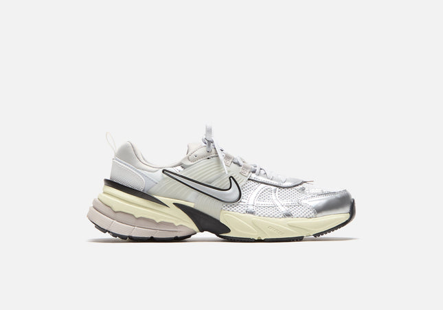 Nike V2K Run - Summit White / Metallic Silver