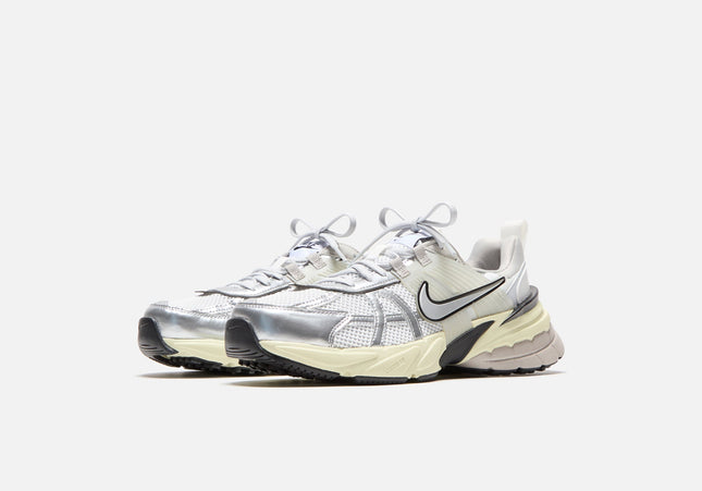 Nike V2K Run - Summit White / Metallic Silver