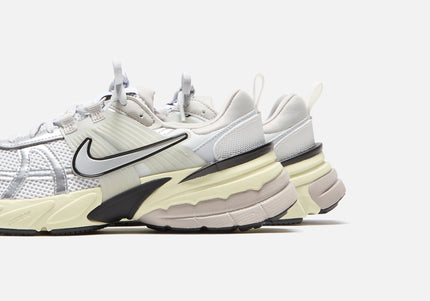 Nike V2K Run - Summit White / Metallic Silver
