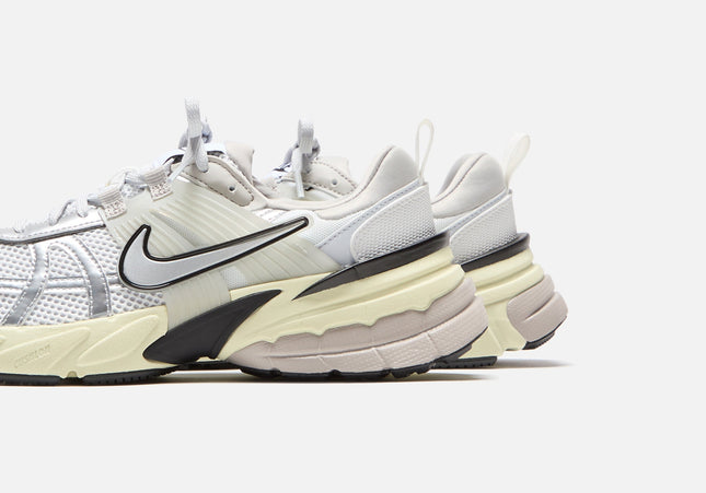 Nike V2K Run - Summit White / Metallic Silver