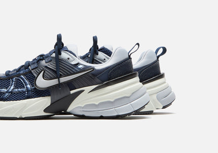 Nike V2K Run - Obsidian / Obsidian / Thunder Blue / Wolf