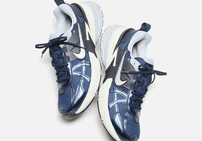 Nike V2K Run - Obsidian / Obsidian / Thunder Blue / Wolf