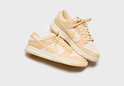 Nike WMNS Dunk Low - Light Orewood Brown / University Red / Black / Sesame
