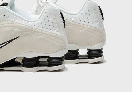 Nike WMNS Shox R4 - Summit White / Black / Light Orewood Brown