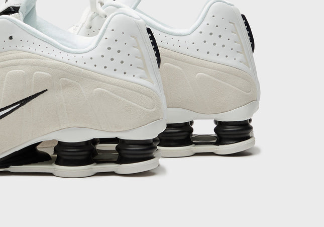 Nike WMNS Shox R4 - Summit White / Black / Light Orewood Brown