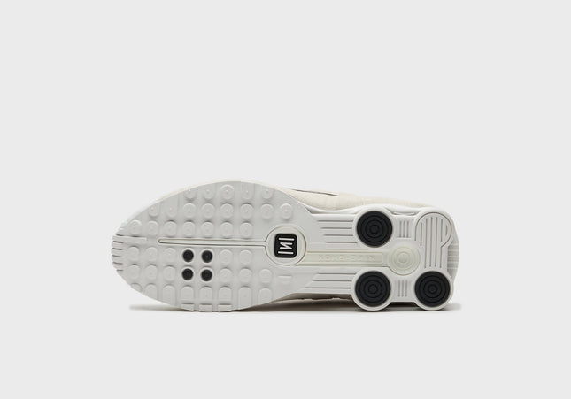 Nike WMNS Shox R4 - Summit White / Black / Light Orewood Brown
