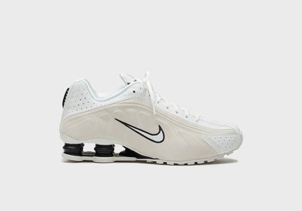 Nike WMNS Shox R4 - Summit White / Black / Light Orewood Brown