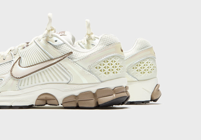 Nike WMNS Zoom Vomero 5 - Sail / Mink Brown / Black